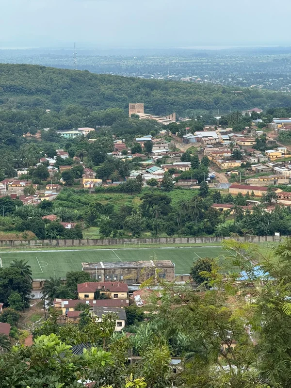 Flânerie à Atakpamé : Entre Collines, Culture et Patrimoine Local (TOV)